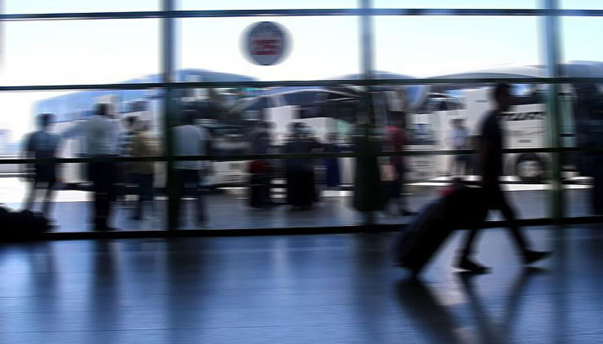 En az göç alan ve veren iller belli oldu<br><br>Listenin en alt sıralarında ise Ardahan dikkat çekti. 2024 yılında 4 bin 570 kişiyle en az göç alan il Ardahan olurken, aynı zamanda 6 bin 441 kişiyle en az göç veren il unvanını da taşıdı. Ardahan'ı göç alma konusunda Bayburt (5 bin 644 kişi) ve Tunceli (6 bin 739 kişi) takip etti. Göç verme açısından ise Kilis (8 bin 41 kişi) ve Bayburt (8 bin 639 kişi) Ardahan’dan sonra geldi.