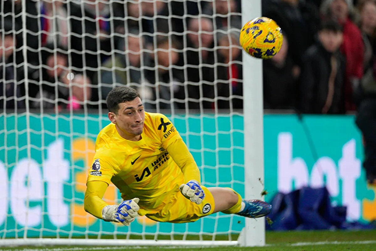 Tarafların 25 milyon euro bonservis bedeli üzerinde uzlaştığı belirtilirken, 25 yaşındaki kalecinin Bournemouth ile 5 yıllık bir sözleşme imzalayacağı ifade edildi.<br>