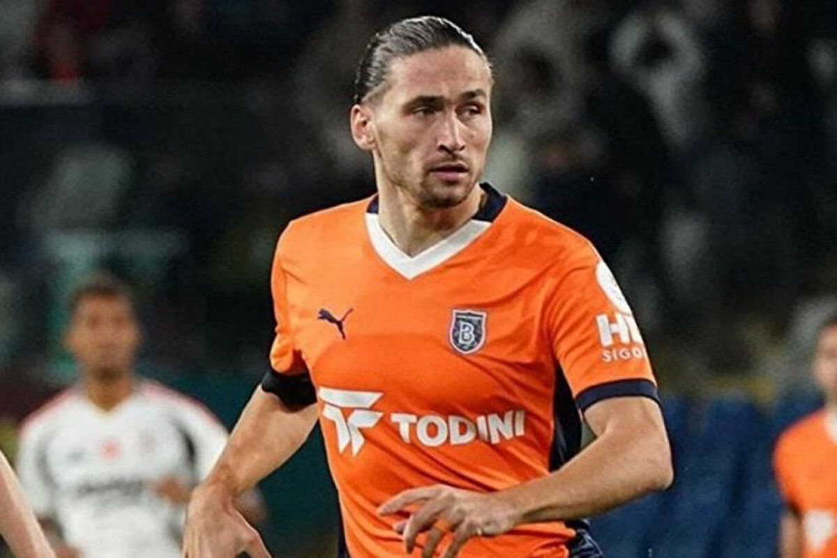 Crespo, bu sezon ikinci eleme turundan itibaren mücadele edecekleri UEFA Konferans Ligi'yle ilgili "Başakşehir, üst turlara çıkıp bir sürprize imza atabilir mi?" sorusuna ise "Elbette. Başakşehir, sürekli Avrupa kupalarına katılan bir takım. Bu, hem kulüp hem de oyuncular için çok önemli. Öncelikli hedefimiz grup aşamasına kalmayı başarmak. Sonra maç maç bakacağız ama hedefimiz Avrupa'da tabii ki final turlarına yükselmek." cevabını verdi.<br>