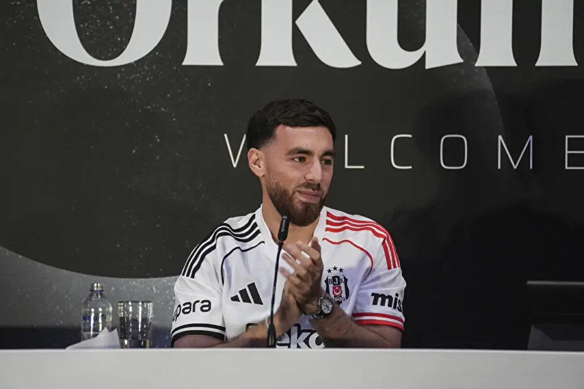 Orkun Kökçü'nün imza töreni ve Tammy Abraham transferiyle ilgili konuşan Norveçli teknik direktör, “Orkun Kökçü'nün imza töreni inanılmazdı. Bu seneki amacımız; bu yaştaki oyuncuları, istekli oyuncuları Beşiktaş'a getirmek. Orkun Kökçü ile konuştuk, başlamak için sabırsız. Tammy Abraham'ın çok iyi enerjisi ve kalitesi var. Çok iyi durumda geldi, bize çok büyük katkı verecek” sözlerini sarf etti.