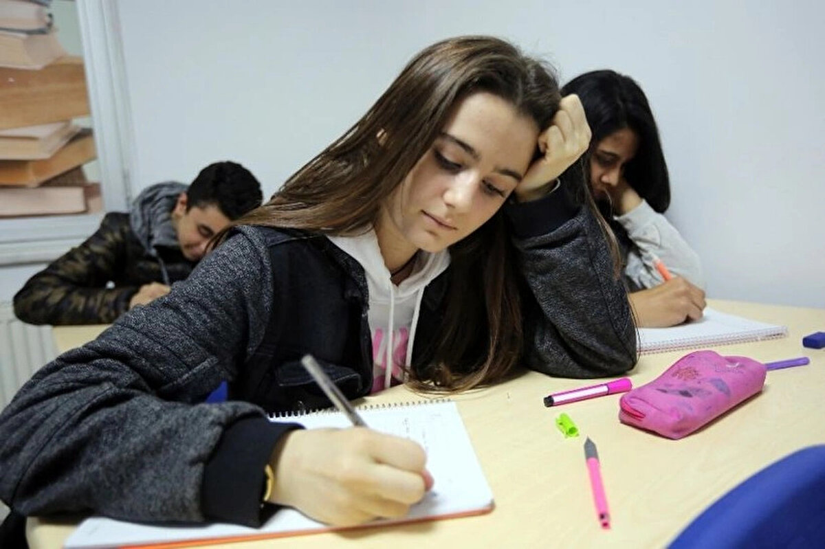 7- Özel öğretim kurumlarına kaydını yaptıranlar tercih yapabilecek mi?<br><br>Özel ortaöğretim kurumlarına ve yetenek sınavı ile öğrenci alan okullara kesin kayıt işlemini tamamlamış öğrenciler tercihte bulunamayacak.<br><br>Öğrenciler, tercih süresi içinde kayıtlarını iptal ettirmeleri durumunda tercihte bulunabilecek.