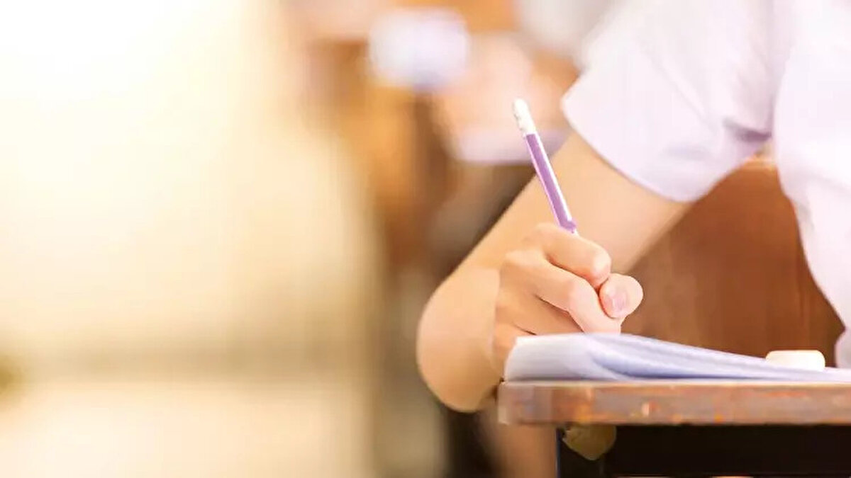 8- LGS tercihi için nasıl destek alınabilir?<br><br>MEB, LGS kapsamındaki merkezi sınava giren öğrencilerin, liselere ve üniversitelere yerleşme süreçlerine destek olmak amacıyla 81 il ve ilçelerde "Tercih Danışmanlığı Birimi" oluşturdu.<br><br>Ülke genelindeki Rehberlik ve Araştırma Merkezlerinin (RAM) tamamı, Halk Eğitimi Merkezleri, Mesleki Eğitim Merkezleri ile Bakanlığa bağlı faaliyet gösteren resmi okullarda LGS tercih döneminde, öğrenci ve veliler için Türkiye genelinde açılan Tercih Danışmanlığı Birimlerinde rehber öğretmen ve psikolojik danışmanlar görevlendirildi.<br><br>Öğrenci ve veliler, LGS tercih danışmanlığı için oluşturulan 11 bin 391 tercih birimi arasında kendilerine en yakın birimden hizmet alabilecek.