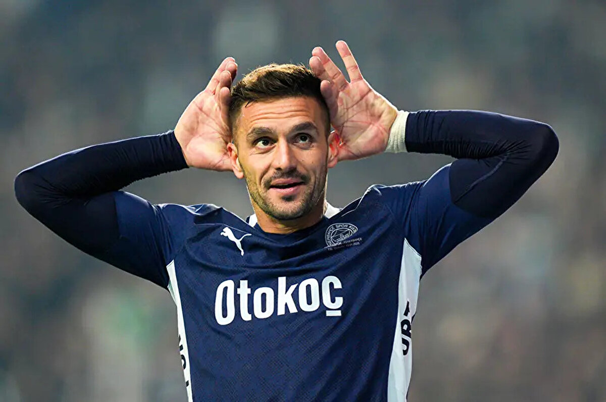 Öte yandan Kızılyıldız Genel Menajeri Zvezdan Terzic, Dusan Tadic'le görüştüklerini belirtti ve temaslar hakkında detay verdi. Arena Sport'a konuşan Terzic, Tadic'i Kızılyıldız'a getirmek için uğraştığını belirtti.<br>