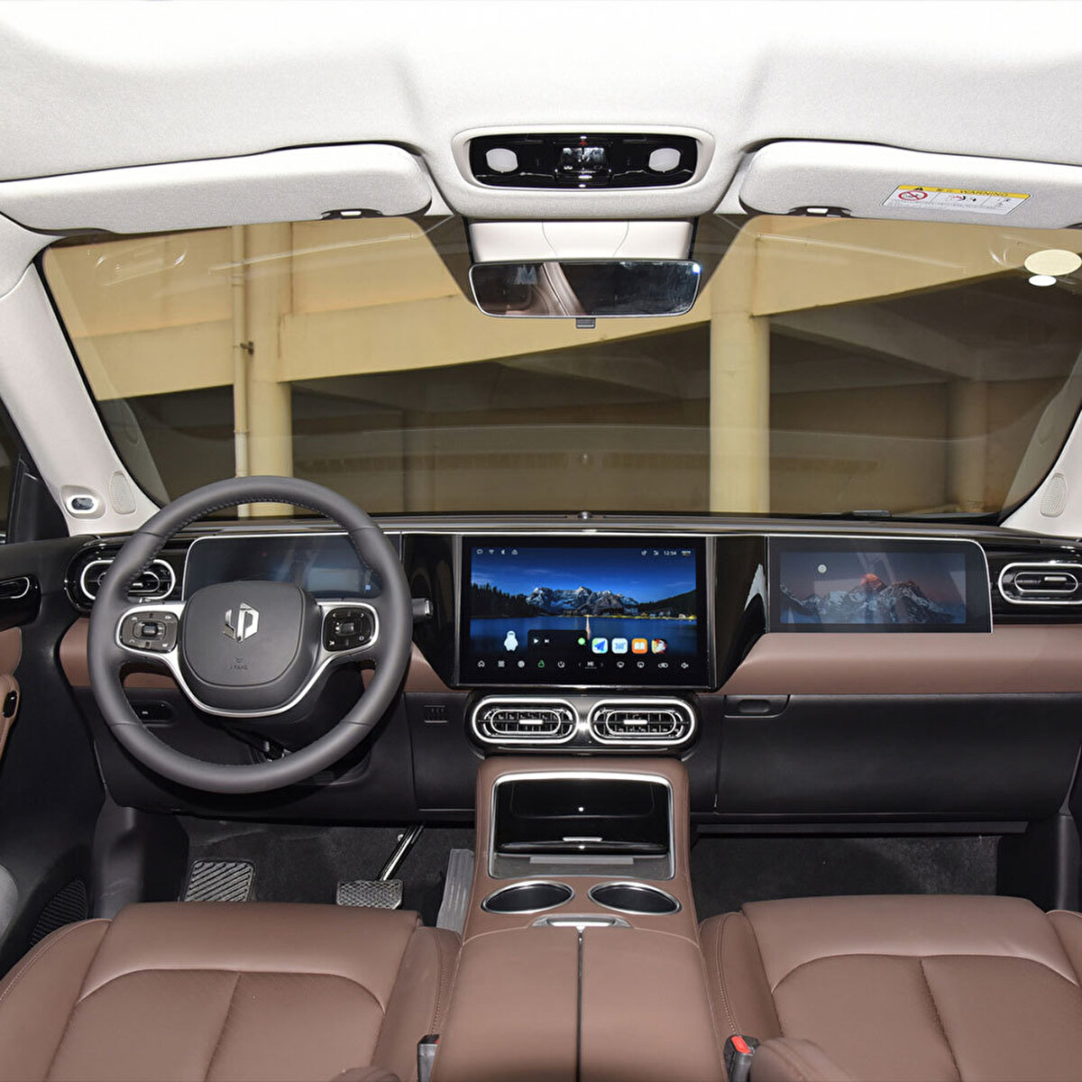 Çin SUV pazarını domine ediyor<br><br>Son dönemde Türkiye pazarında Çin markalarına olan ilgi artarken, Leapmotor’un C11 modeli de uygun fiyatıyla dikkatleri üzerine çekti. Geniş menzil, üstün donanım ve güçlü performansıyla C11, SUV arayışında olanların yeni tercihi olmaya hazırlanıyor.