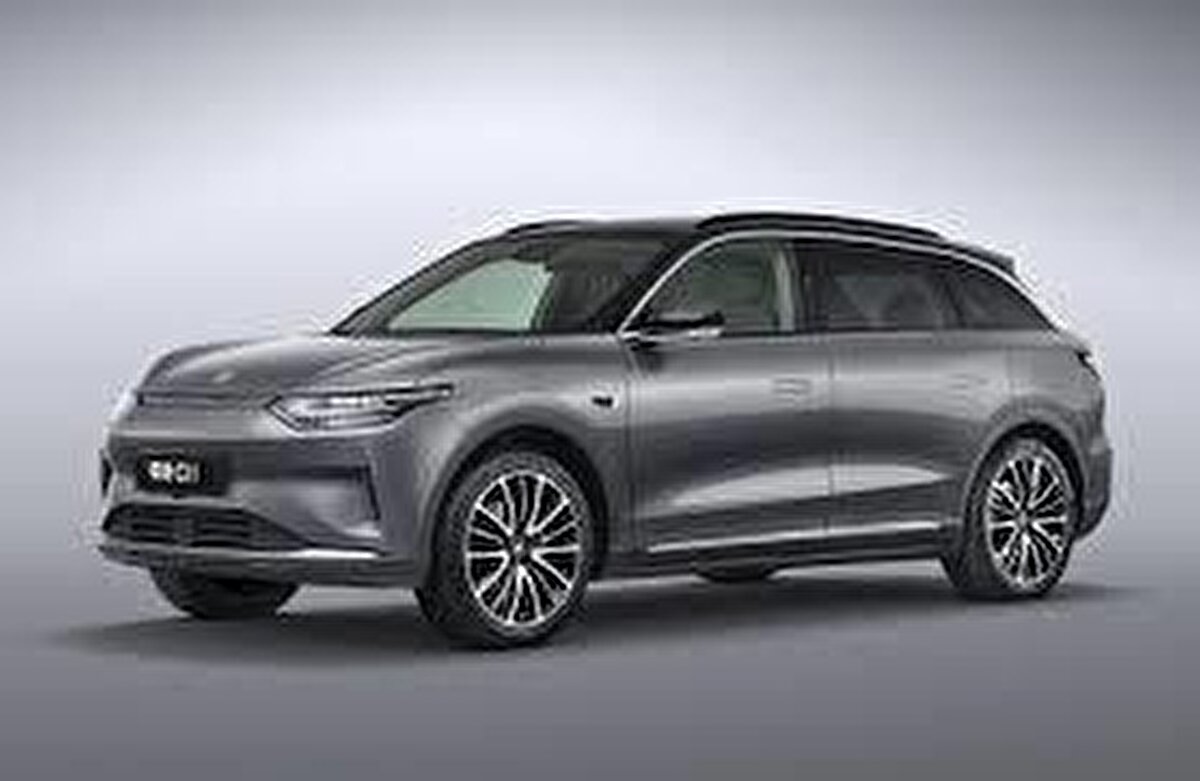 Çinli yeni enerji aracı üreticisi Leapmotor, güncellenmiş C11 SUV modelini tanıttı. 149 bin 800 Çin Yuanı (yaklaşık 20 bin 900 dolar - 836 bin TL) başlangıç fiyatı ile satışa sunulan yeni model, hem fiyatı hem de donanımıyla dikkat çekiyor.<br><br>Yeni C11 SUV, gelişmiş Leap 3.5 platformu üzerine inşa edildi. Türkiye’de sıfır araç fiyatları hızla artarken, 1 milyon liranın altında SUV almak isteyenler için cazip bir seçenek haline geliyor.