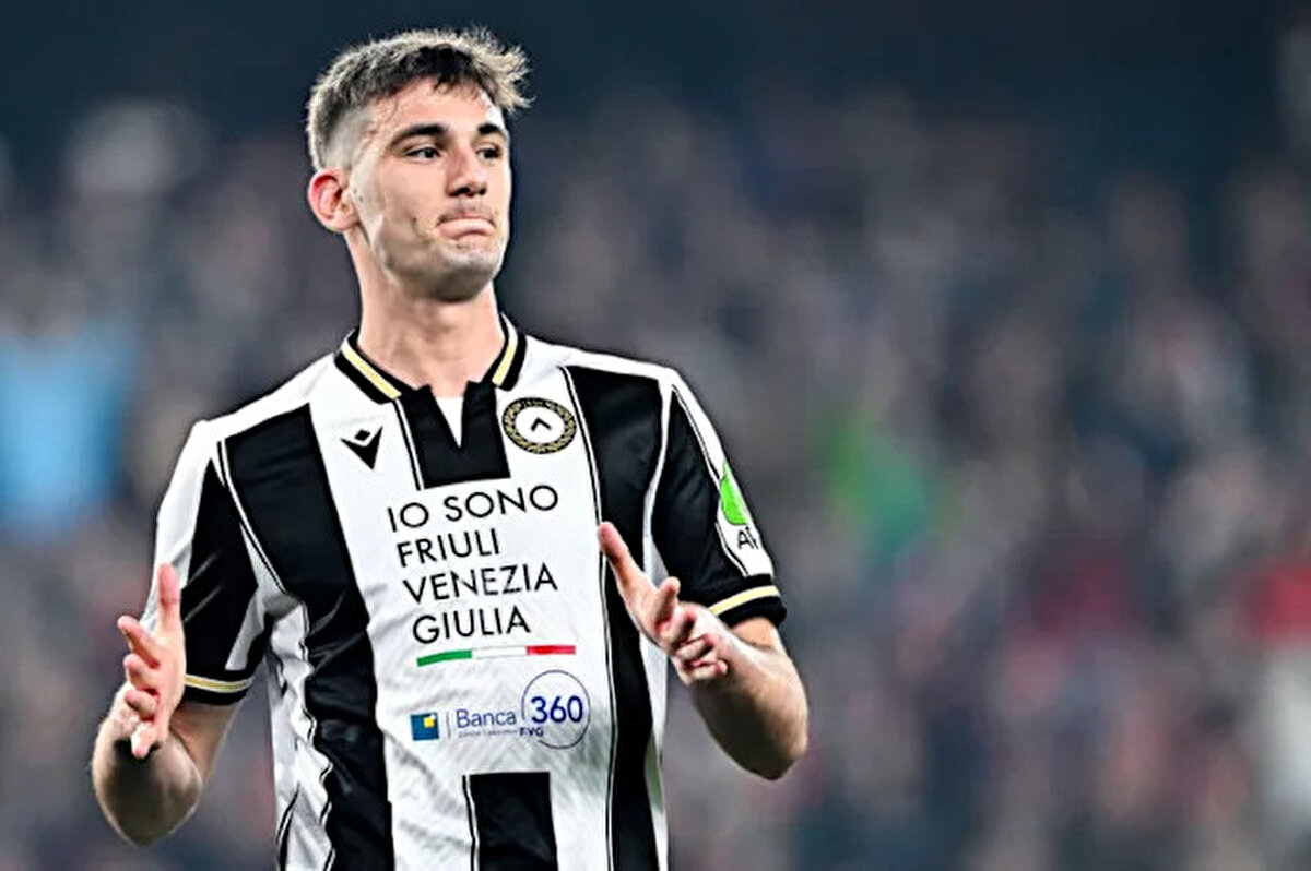 Lorenzo Lucca geride bıraktığımız sezon 36 maça çıktı ve 14 gol ve 2 asistlik skor katkısı verdi. İtalyan golcünün piyasa değeri 22 milyon euro olarak gösteriliyor.