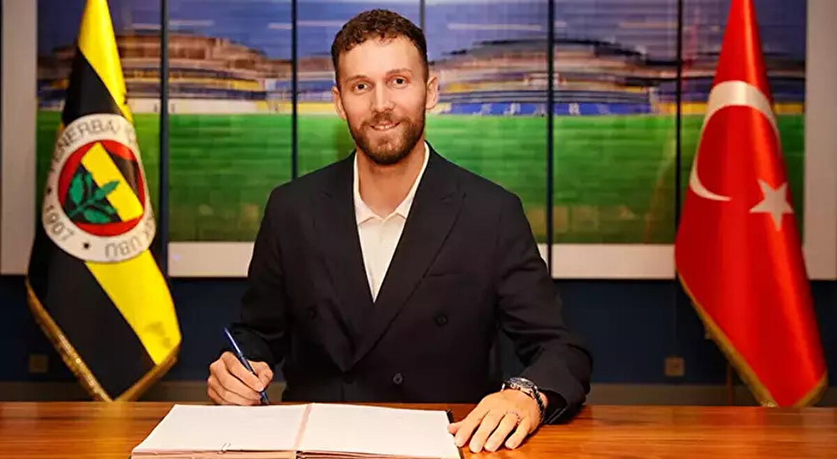 Tarık Çetin’e ‘Ailemize hoş geldin’ diyor; Fenerbahçemiz ile Sarı-Lacivert nice zaferler ve şampiyonluklar diliyoruz."<br>