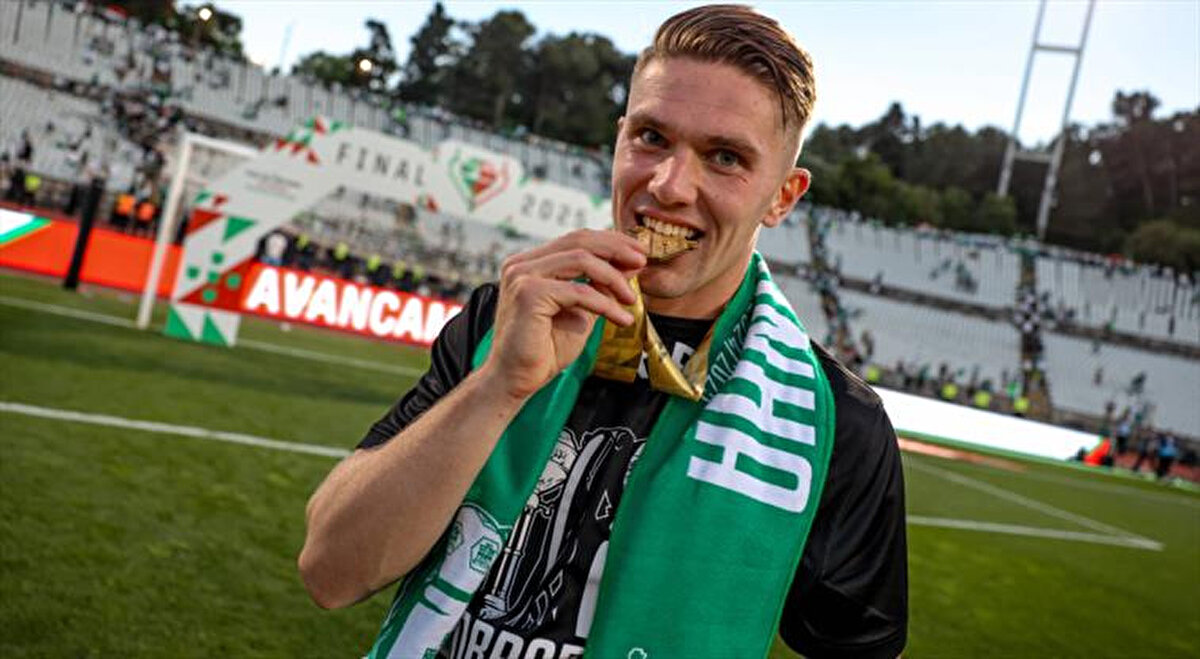 Güncel piyasa değeri 75 milyon euro olan 27 yaşındaki golcü, geride bıraktığımız sezon toplamda 52 karşılaşmaya çıkarken 54 gol atıp 13 asistlik performans sergiledi.<br>