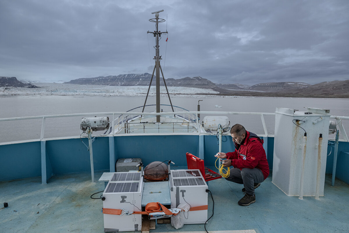 Özsoy, Arktik seferin Antarktika'ya göre biraz farklılık gösterdiğini kaydederek, "Seferimizi Svalbard'dan başlatıp yine Svalbard'da tamamlamayı ve sefer süresince Arktik Okyanusu'nda çalışmayı planlıyoruz." diye konuştu.