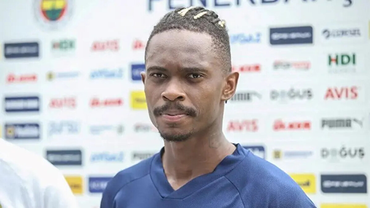 Fenerbahçe'de kadroda düşünülmeyen ve vedalaşılmak üzere olan bir diğer isim Lincoln Henrique.  <br>