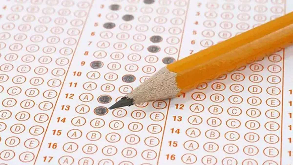 LGS tercih renkleri ne anlama geliyor? Kayıt alanı renk kodları<br><br>e-Okul sistemi üzerinden lise tercih ekranında okulların renklerine göre kayıt alanları görüntülenebilecek:<br>🟢 Yeşil renk: Kayıt alanındaki okullar (öğrencinin ikamet ettiği kayıt bölgesi)<br>🔵 Mavi renk: Komşu kayıt alanındaki okullar<br>🔴 Kırmızı renk: Diğer kayıt alanlarındaki okullar (il içi veya il dışı)<br><br>Bu sistem sayesinde öğrenciler, adreslerine göre hangi liselerin kendilerine daha yakın olduğunu net şekilde görebilecekler.