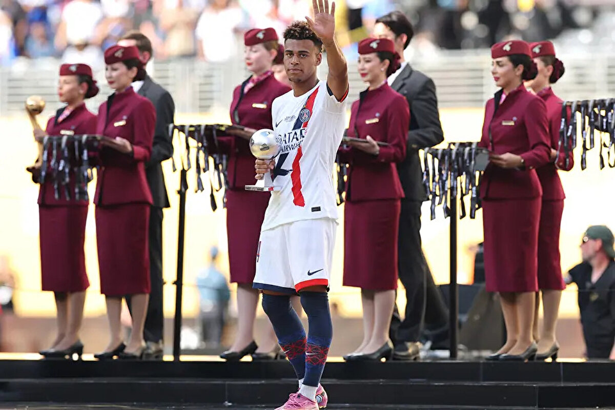 En iyi genç futbolcu: Desire Doue (Paris Saint-Germain)<br>