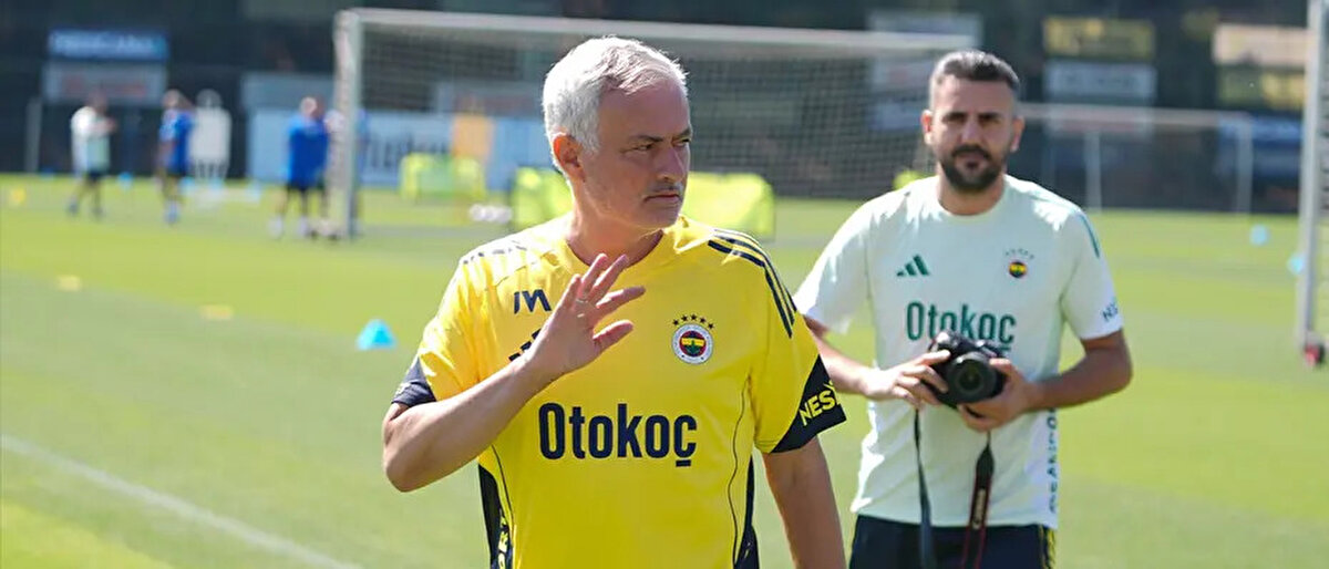 Fenerbahçe'nin yeni sezon hazırlıklarını sürdürmek için gideceği Portekiz'deki kamp kadrosu belli oldu.<br>