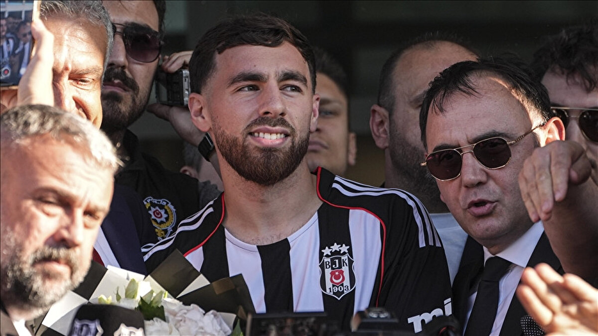 Beşiktaş Orkun Kökçü transferi ile birlikte taraftarın gönlünü alıp yeniden tribünlere çekerken bu hamle karşılıksız kalmadı.<br><br>