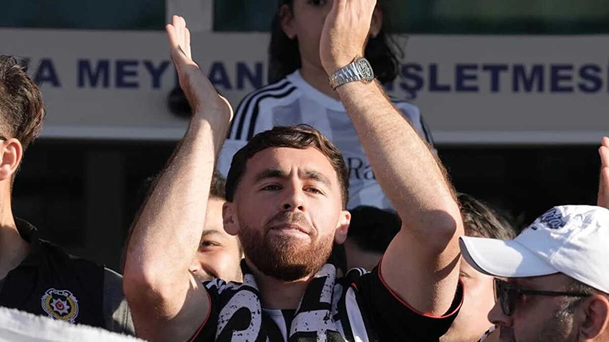 Kulüp kendine bağlı olan mağazalardan son 48 saatte 20 bin forma satıp 85 milyon TL'lik gelir elde etti.<br><br>