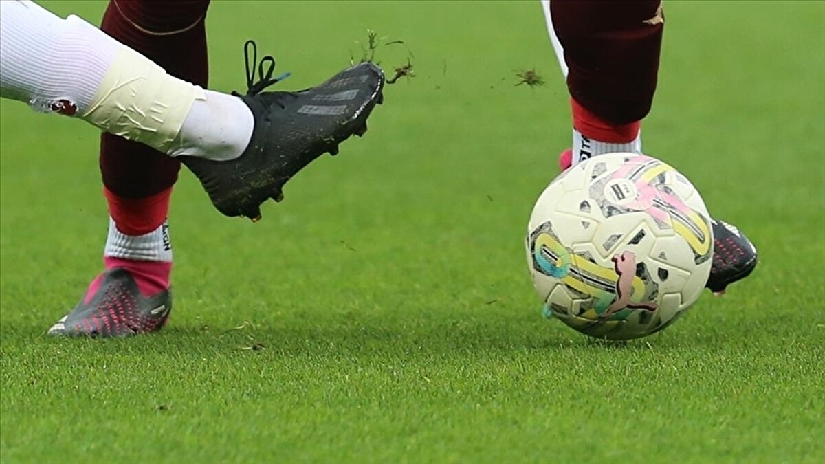 Süper Lig 2025-2026 sezonu ne zaman başlıyor?<br><br>TFF’nin yaptığı resmi açıklamaya göre Trendyol Süper Lig’in yeni sezonu 8 Ağustos 2025 tarihinde başlayacak. Sezonun açılış haftası 8-9-10 ve 11 Ağustos tarihleri arasında oynanacak ilk hafta maçlarıyla futbolseverlerle buluşacak.