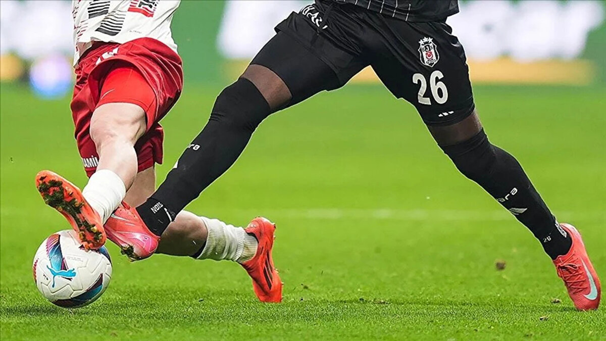 Fenerbahçe – Alanyaspor<br><br>Kayserispor – Beşiktaş<br><br>Gaziantep FK – Galatasaray<br><br>Trabzonspor – Kocaelispor<br><br>Süper Lig derbi haftaları belli oldu