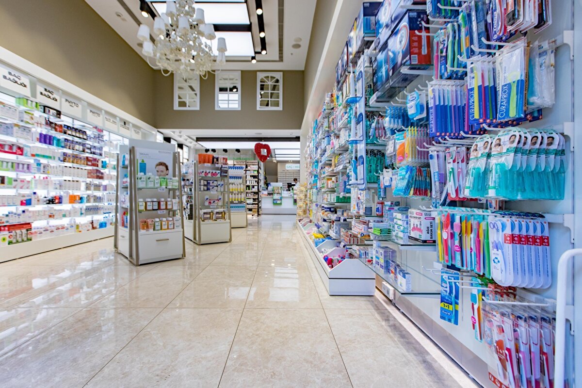 15 Temmuz eczaneler açık mı, kapalı mı?<br><br>15 Temmuz 2025, Salı günü itibariyle tüm Türkiye'de eczanelerin büyük bir kısmı kapalı olacaktır. Ancak, nöbetçi eczaneler hizmet vermeye devam edecek. Bu sayede, herhangi bir acil durum ya da ilaç ihtiyacı durumunda, belirli eczaneler açık olacaktır.