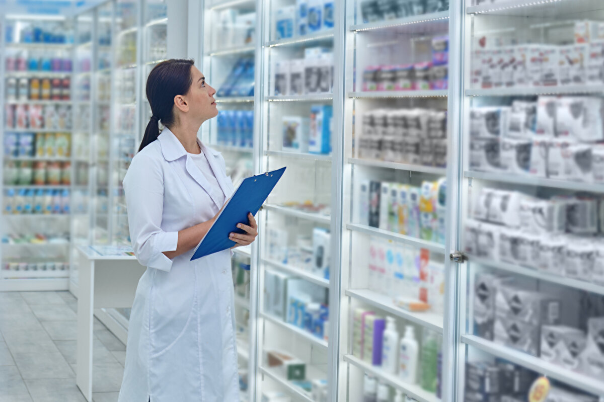 Nöbetçi eczaneler hangi il ve ilçelerde aık?<br><br>15 Temmuz günü, eczanelerin dışında Aile Sağlığı Merkezleri ve diğer sağlık ocakları da tam gün kapalı olacak. Ancak hastanelerin acil servisleri, sağlık hizmeti sağlamaya devam edecek.