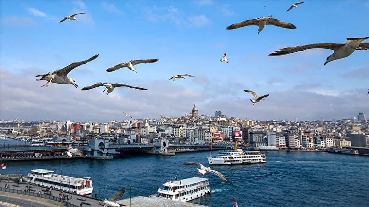 Marmara hava durumu<br>Marmara Bölgesi genelinde hava parçalı ve az bulutlu olacak. Rüzgar, kuzey ve kuzeydoğu yönlerden zaman zaman kuvvetli (40-60 km/saat) esecek.<br><br>Balıkesir: 34°C, parçalı ve az bulutlu<br><br>Edirne: 38°C, parçalı ve az bulutlu<br><br>İstanbul: 32°C, parçalı ve az bulutlu<br><br>Kırklareli: 34°C, parçalı ve az bulutlu