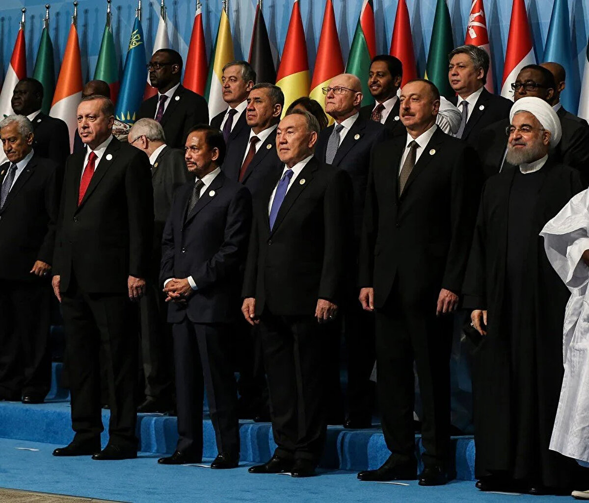 İslam İş Birliği Ülkeleri<br>ÜYELER:<br><br> <br><br>1)  Türkiye<br><br> <br><br>2)  Cezayir<br><br> <br><br>3)  Burkina Faso<br><br> <br><br>4)  Kamerun<br><br> 