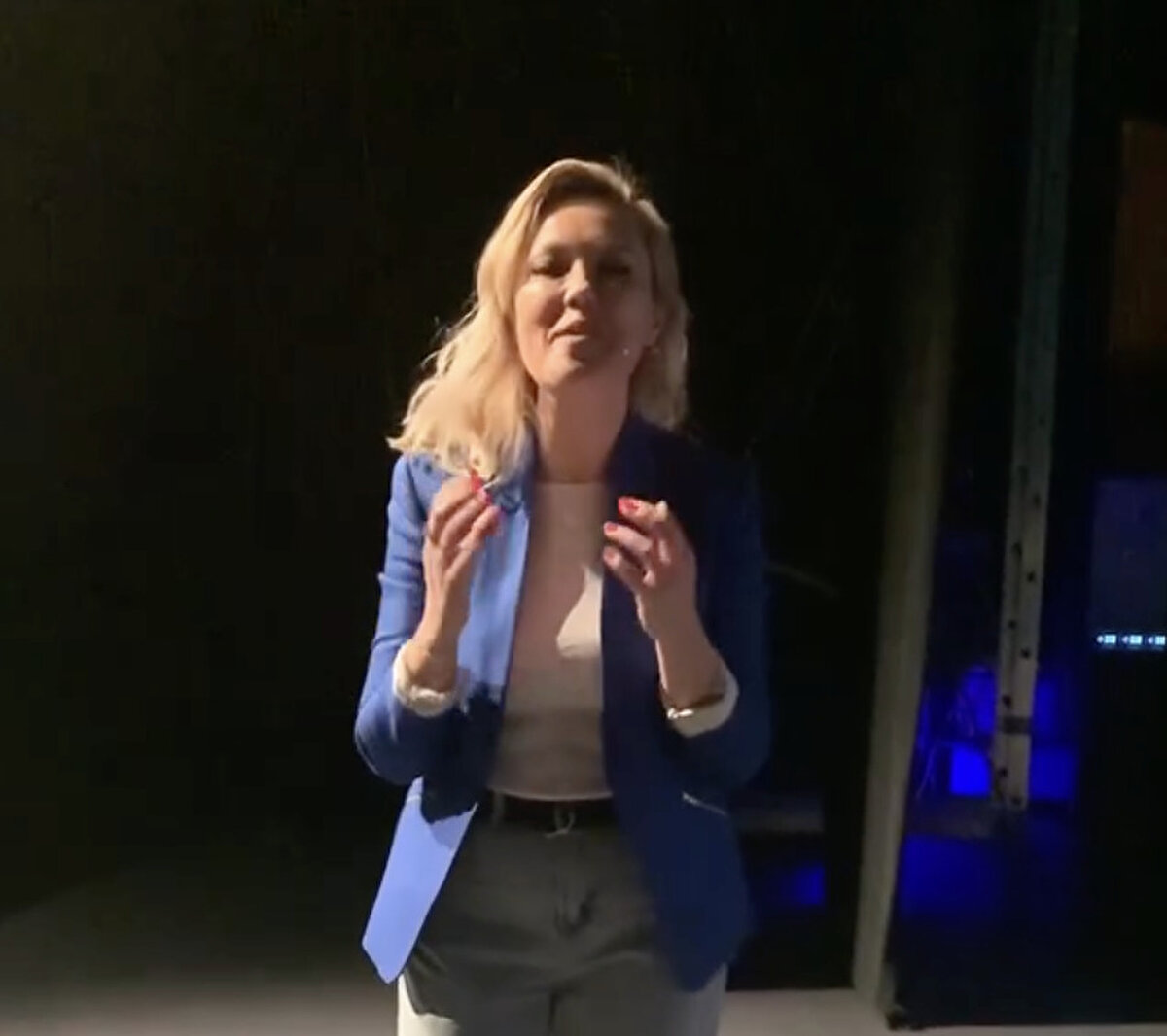 Tijen Karaş şu an ne yapıyor?<br><br>Yaşananlardan kısa süre sonra ekranlardan uzaklaşan spiker artık kişisel gelişim eğitmenliği yapıyor. Şehir şehir dolaşan başarılı spiker kişisel gelişim zirvelerinde adından söz ettiriyor.<br><br>