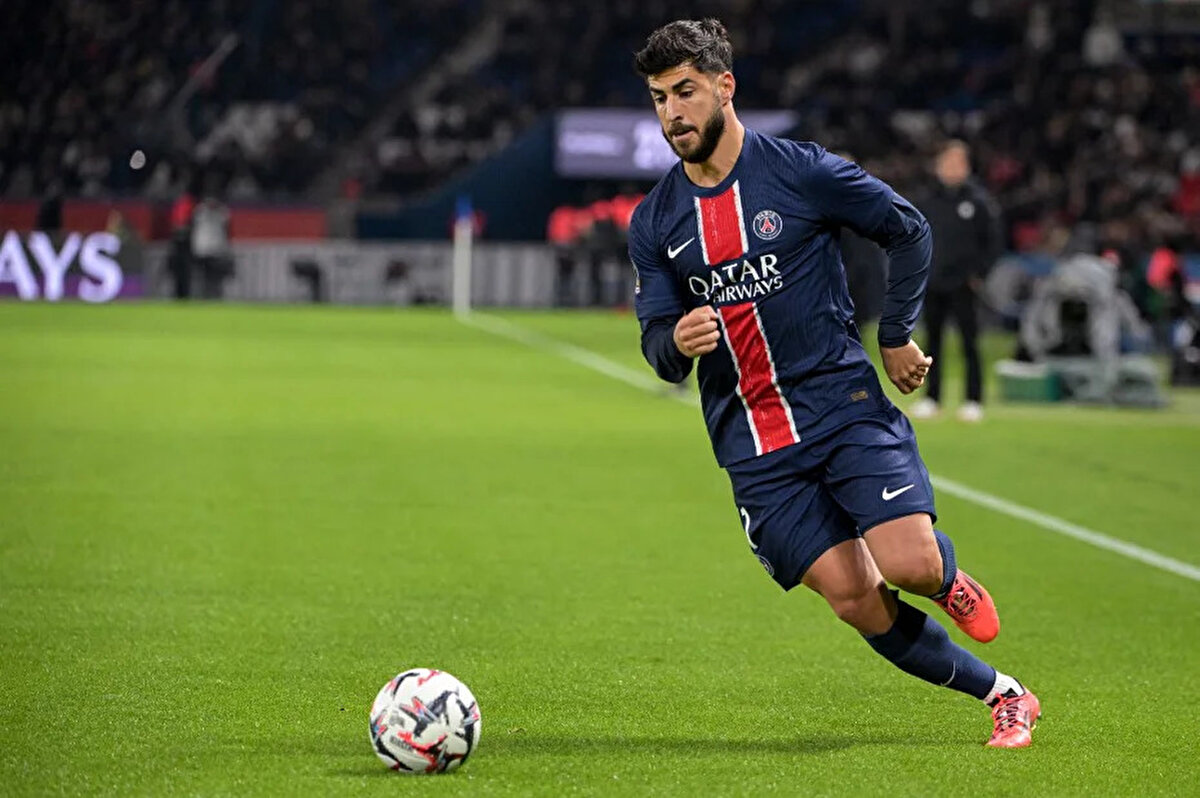 PSG ile masaya oturan Fenerbahçe'nin Asensio transferinde 15 milyon euro bonservis ve futbolcuya yıllık 9 milyon euroluk maaş karşılığında anlaşma sağladığı belirtilmişti.<br>