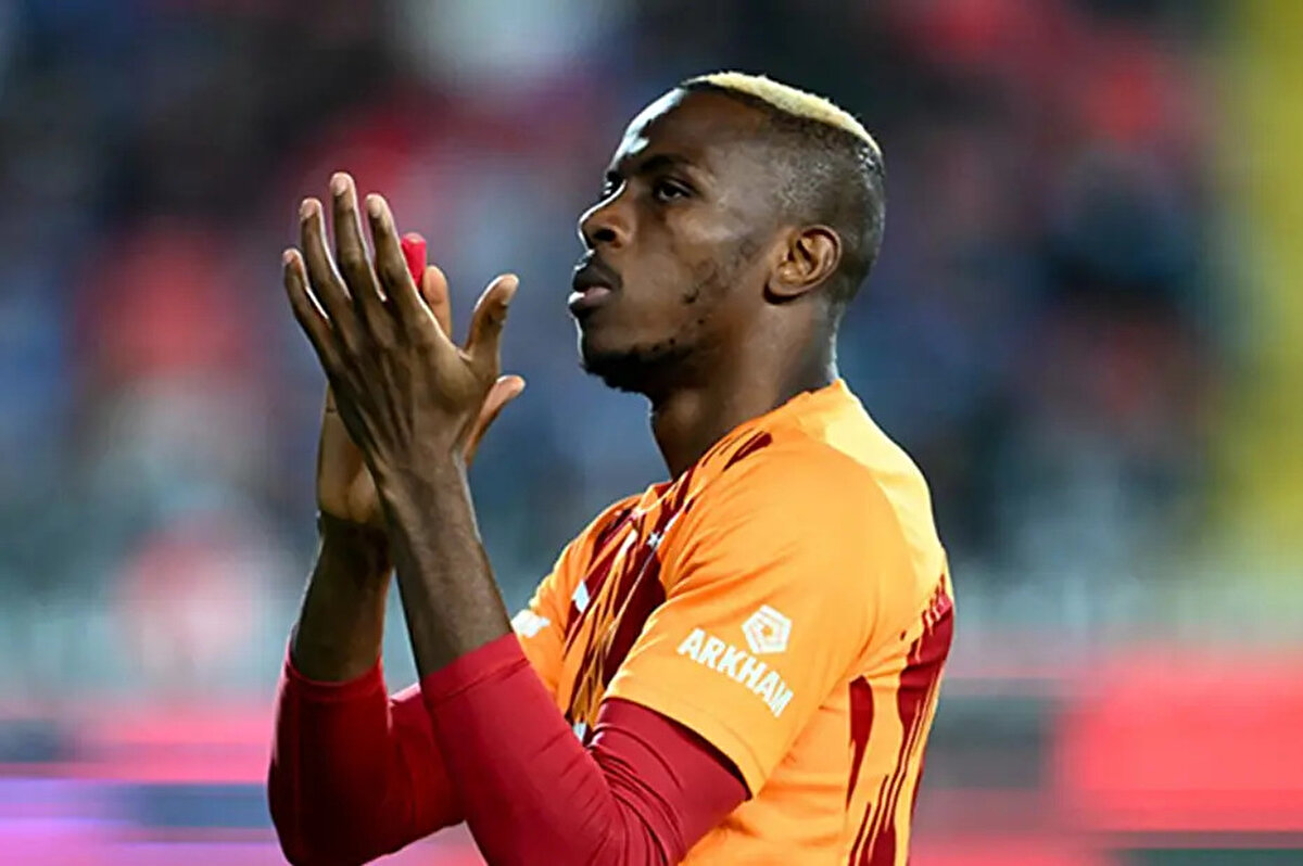 Sarı kırmızılıların tekliflerini ısrarla reddeden ve sürekli yeni taleplerde bulunan Napoli cephesinden açıklama geldi.