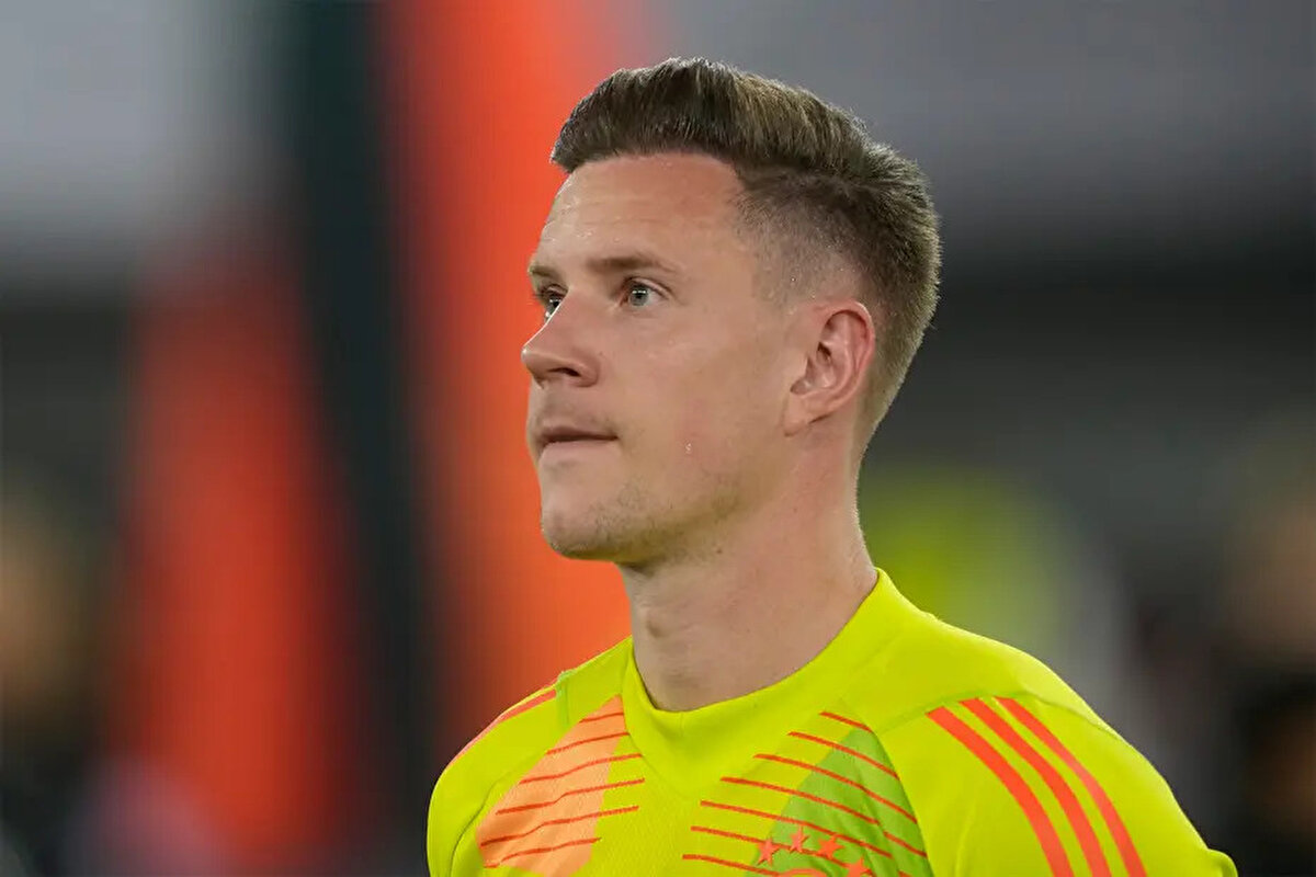 Japonya ve Güney Kore'deki hazırlık maçları öncesinde çalışmalarını İspanya'da sürdüren Barcelona'da gündem Marc-Andre ter Stegen.<br>