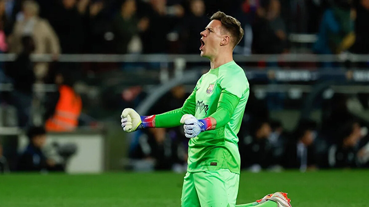 Buna rağmen Ter Stegen'in Barcelona'da kalıp yerini geri almak için çalışmaya hazır olduğu da ifade edildi.