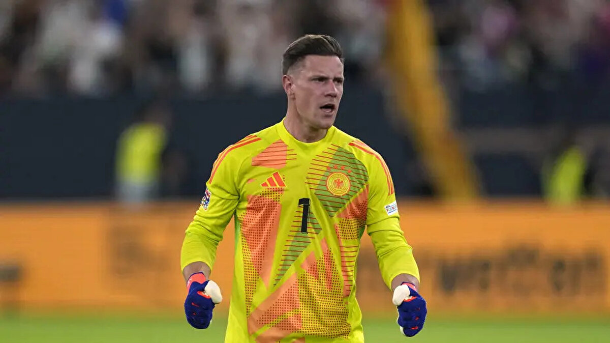 Athletic'te yer alan habere göre Barcelona Teknik Direktörü Hansi Flick, Ter Stegen'le bir görüşme gerçekleştirdi ve yeni sezonda birinci kaleci olmayacağını söyledi.<br>