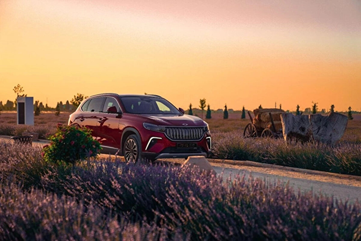 Hangi modeller geçerli?<br><br>Şimdilik kampanyadan sadece Türkiye’nin yerli otomobili TOGG T10X modeli yararlanabiliyor. Ancak yıl sonuna kadar TOGG T10F ve bazı küresel markaların Türkiye'de üreteceği elektrikli modellerin de bu kapsama alınması bekleniyor. Özellikle Hyundai ve BYD gibi markalar Türkiye’de üretim planlarıyla dikkat çekiyor.