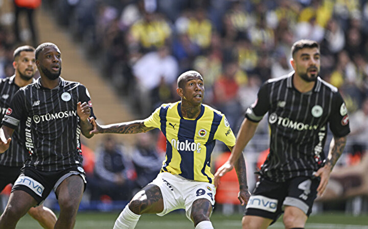 Yazılan haberlere göre Portekiz kampına götürülmeyen Anderson Talisca, Şampiyonlar Ligi 3. ön eleme play-off turu ilk maçı ve Trendyol Süper Lig'in 1. haftasında oynanacak Alanyaspor mücadelesinde forma giyemeyecek.