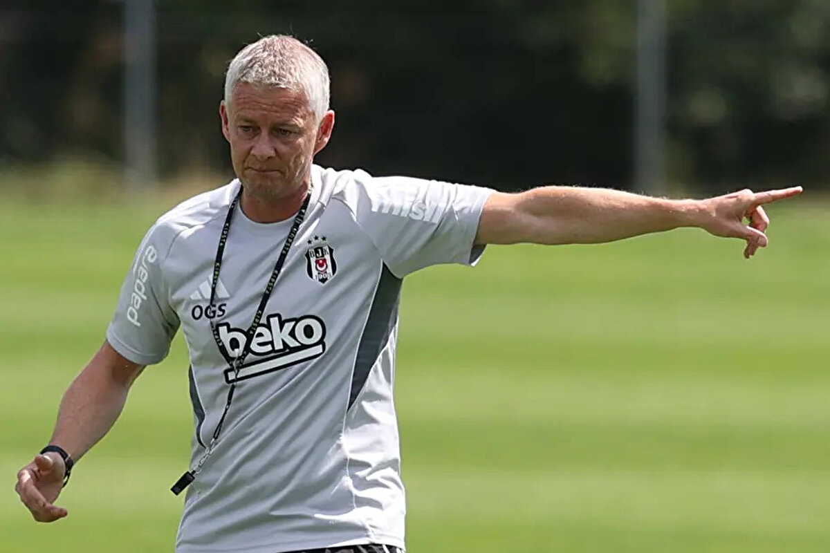 İki futbolcunun bileti kesildi<br><br>Öte yandan Solskjaer, Avusturya kampına çağırdığı 2 futbolcunun biletini kesti. beIN SPORTS'da yer alan habere göre Norveçli teknik adam, Al Musrati ve Jean Onana'yı kadroda düşünmüyor.<br>