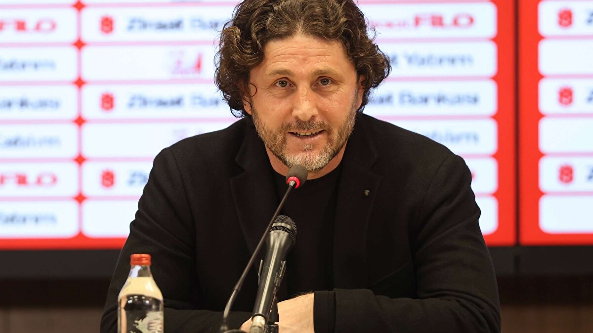 Takıma yeni katılacak futbolcuların erken gelmesinin kendileri için önemli olduğunu belirten Tekke, "Oyuncuların birbiriyle uyumu, fiziksel durumlarını netleştirmek derken bunlar bizim için önemli çünkü herkesin bir beklentisi var. Yeni oyuncular, yeni kimlikle, yeni bir oyunla beraber oynamak bizi heyecanlandırabilir." dedi.