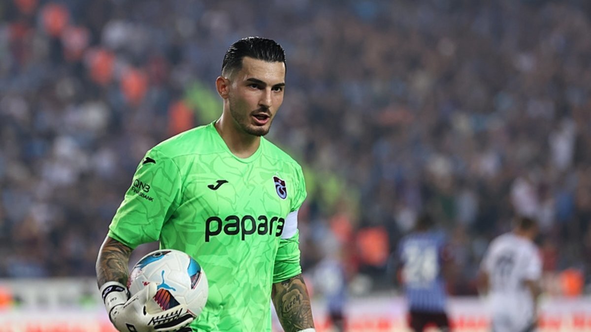 "Kaleci talebimiz, böyle bir düşüncemiz var ama Uğurcan Çakır gibi bir kalecinin arkasında ikinci Türk kaleci bulmak kolay değil. Çok fazla alternatifimiz yok. Bir iki isim gündemde gibi. Konuştuklarımız, düşündüklerimiz var fakat bu da olmazsa neticesinde arkadaki oyuncular da bizim oyuncularımız.