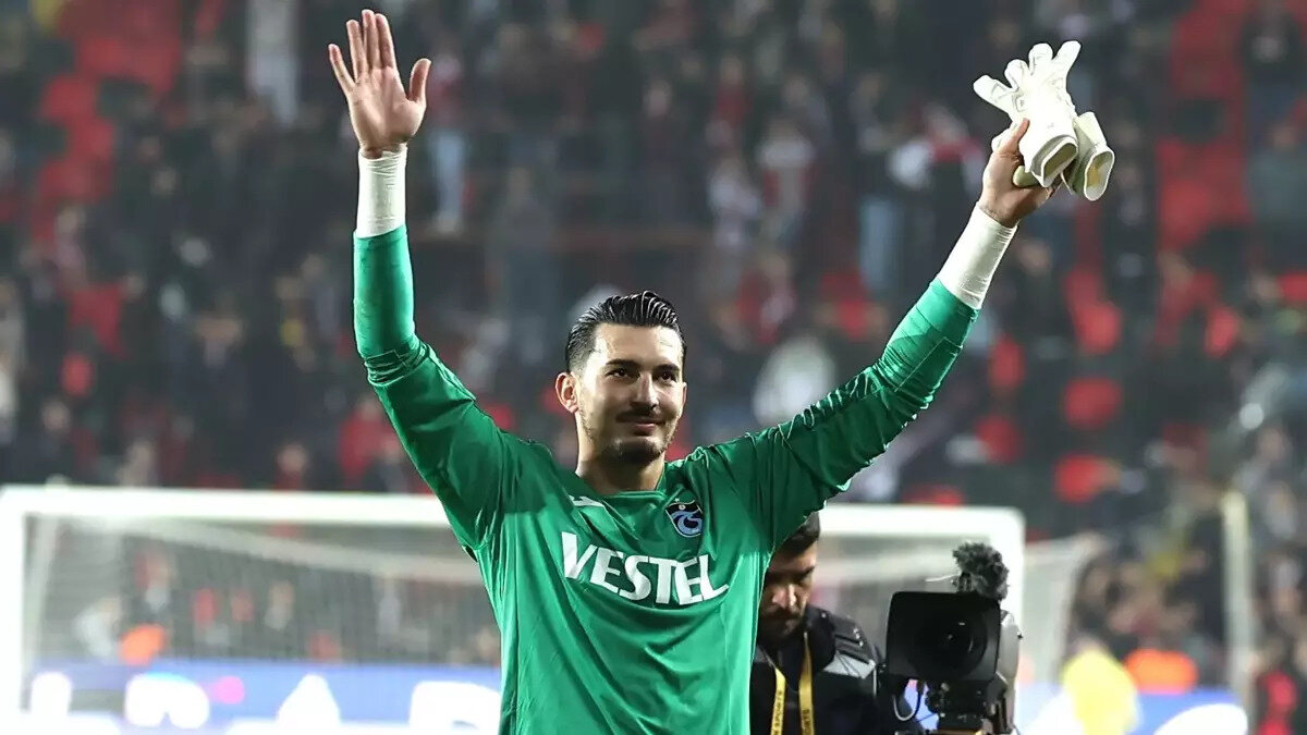 Hiçbir oyuncu oynamayarak gelişmiyor. Doyasıyla yaşları ne olursa olsun bu oyuncular da buna hazır olacaklar. Fatih, Ahmet niye oynamıyor konusu benim için bir soru değil. Trabzonspor'da oynaman gerekiyorsa, oynayacaksan bu performansla alakalı bir şey, isimle değil. Benim birinci kriterim performans."