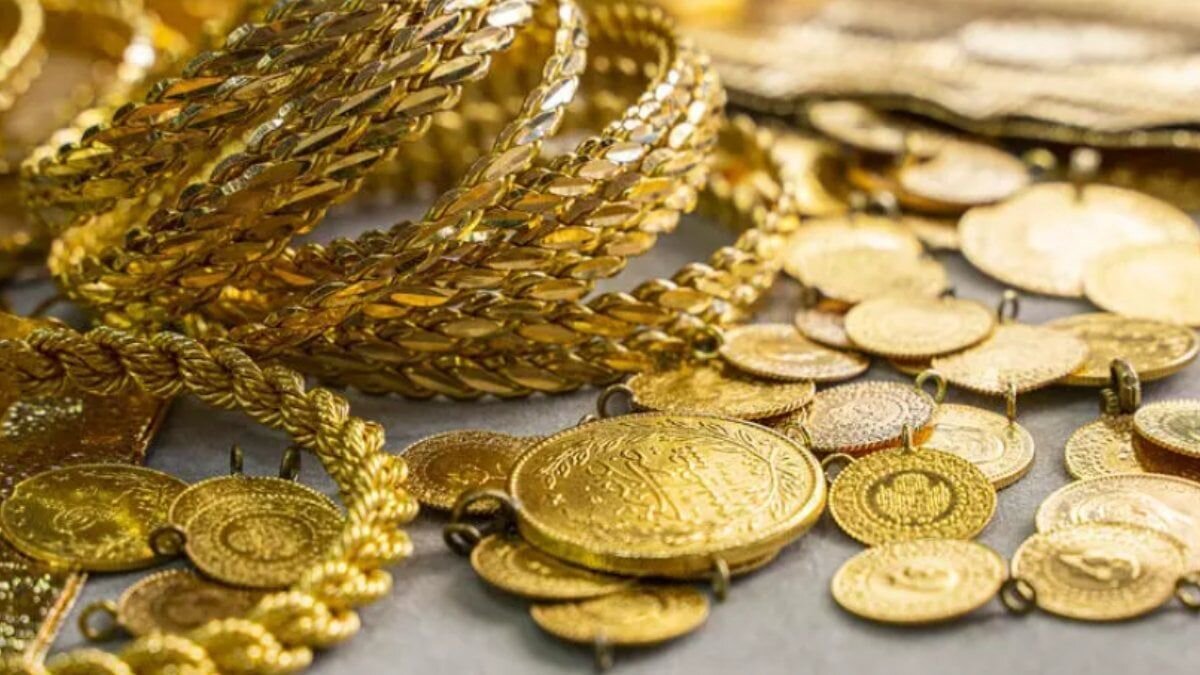 Tüketici Fiyat Endeksi’nin (TÜFE) yıllık bazda %2,7 ile beklentileri aşması, küresel piyasalarda doların dalgalanmasına neden olurken, güvenli liman olarak görülen altına olan talebi artırdı. Bu gelişmeyle birlikte ons altın yeniden toparlanma sinyalleri verirken, yurt içinde gram, çeyrek ve Cumhuriyet altını da yükselişe geçti. 