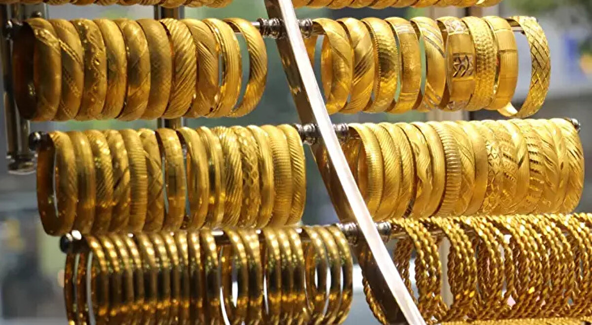 Cumhuriyet altını<br><br>Alış: 27.903<br>Satış: 28.174