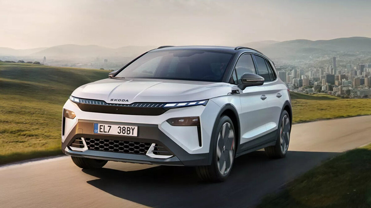 Skoda CEO’su Klaus Zellmer, zaferin ardından şunları kaydetti: “Yılın Otomobili” ödülünü almak bizim için çok değerli. Bir aracı büyük bir gururla üretmek için harcadığımız emeğin, yaratıcılığın ve özenin takdir edilmesi inanılmaz bir motivasyon. Sürücülerin ve uzmanların Elroq’a gösterdiği bu ilgiyi görmek harika.”<br><br>Sonuç olarak Skoda, uzun ömürlü sorunsuz kullanılan en iyi otomobillerden biri. Üstelik bu kervana elektrikli modelleriyle katılıp ödüller alması da başarının geçmişten geldiğinin göstergesi. Peki sizce en iyi otomobil hangileri? Gelin yorumlarda tartışalım.
