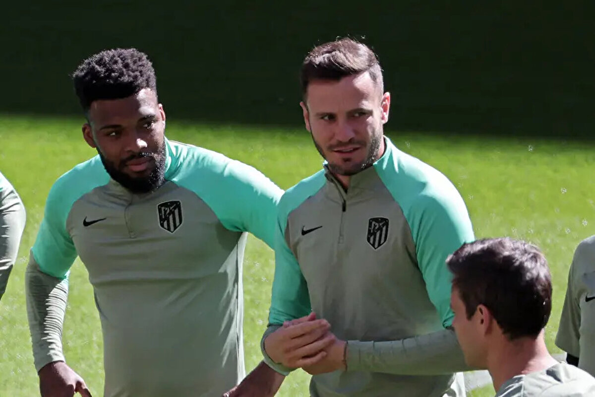 Football-Espana’nın haberinde, İspanyol futbolcunun Suudi Arabistan’dan gelen teklifleri geri çevirdiği ve Avrupa’da kalmak istediği ifade edildi.