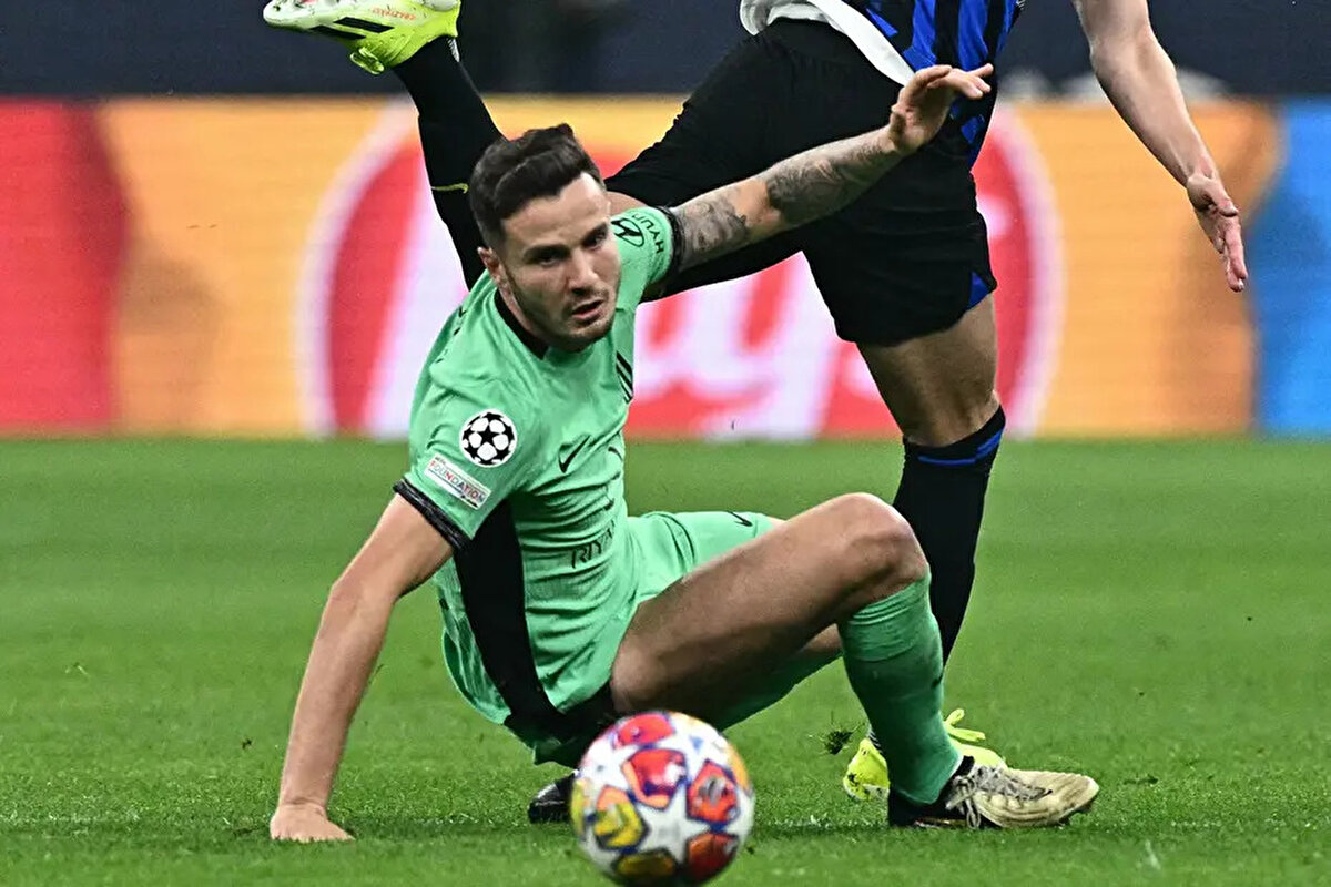  Bu kapsamda Trabzonspor’un devreye girdiği, oyuncunun menajeriyle görüşmelerin devam ettiği aktarıldı.