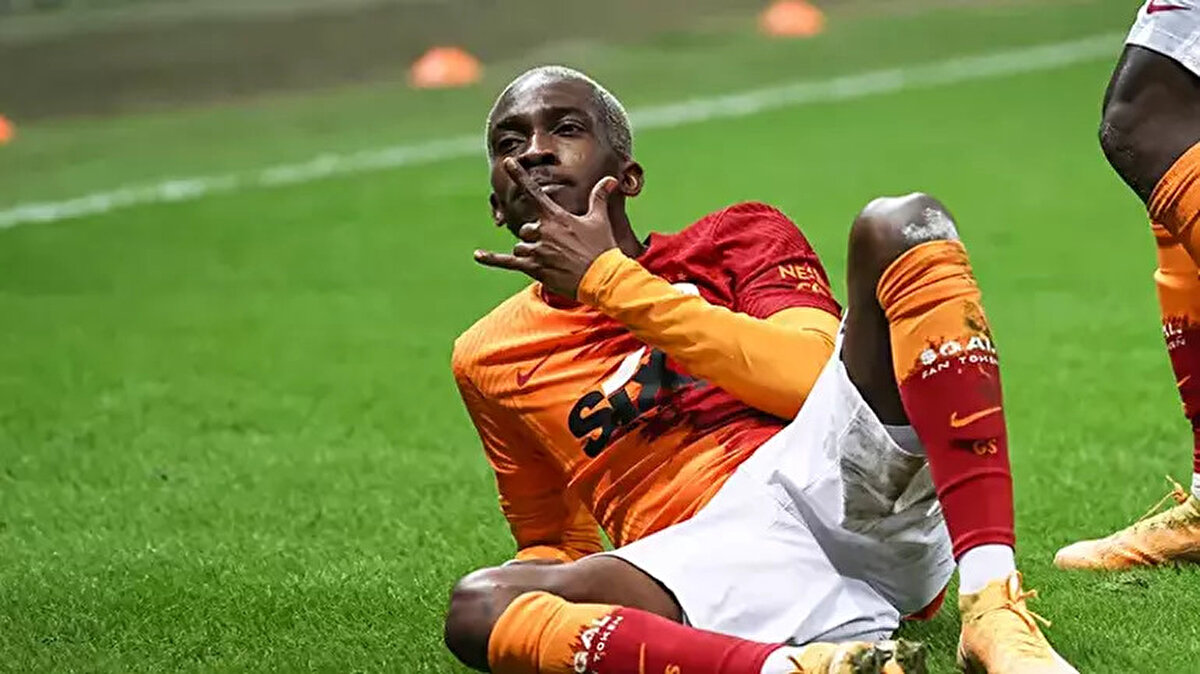 Haberde Onyekuru transferinde eski takım arkadaşı Peter Etebo'nun büyük rol oynadığından bahsedildi.