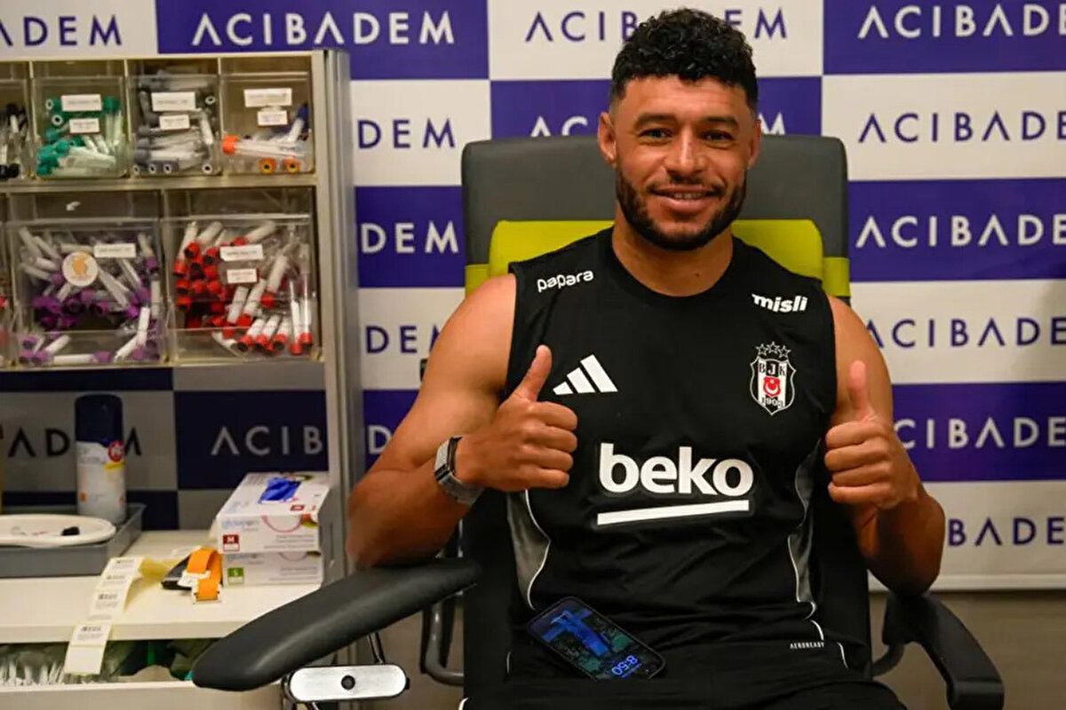 Yeni sezon hazırlıklarını sürdüren Beşiktaş'ta, gelecek sezon takımda düşünülmeyen isimler arasında yer alan Alex Oxlade-Chamberlain'in sözleşmesinin feshedilmesi bekleniyor.