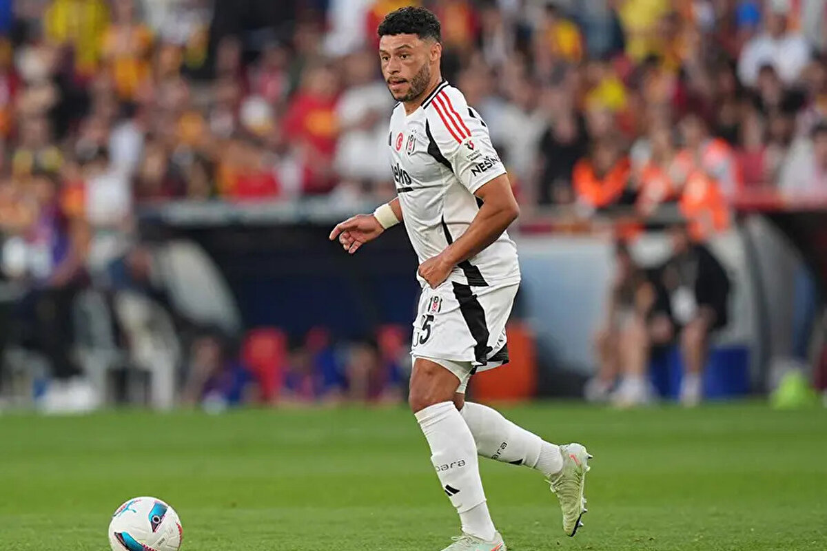 Resmi<br>Siyah beyazlı takımda forma giydiği iki sezon boyunca 50 maça çıkan Chamberlain, 5 gol atarken sadece 1 kez asist yapabildi.