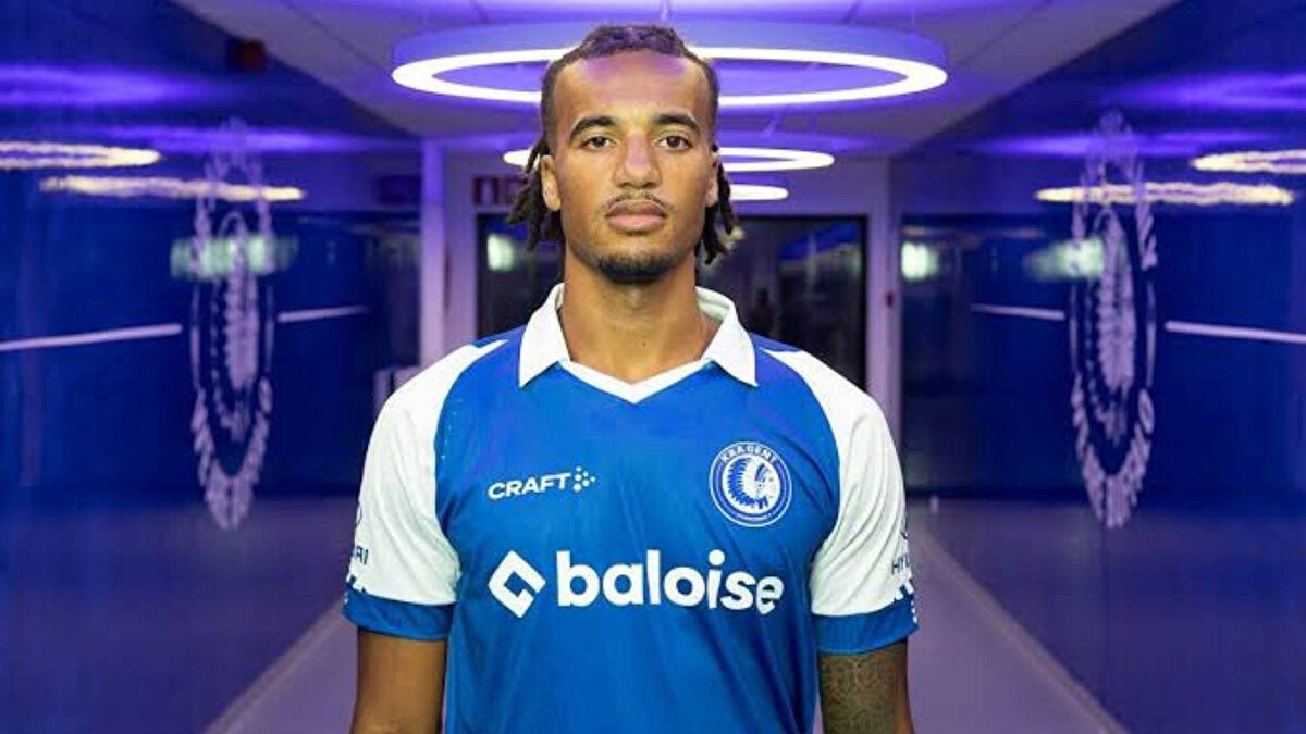 Sabah'ın haberine göre İngiliz futbolcu, Fenerbahçe'nin 20 milyon euroluk çıkış maddesi teklifine "tamam" dedi ve oyuncu sarı lacivertlilerin yolunu tuttu.