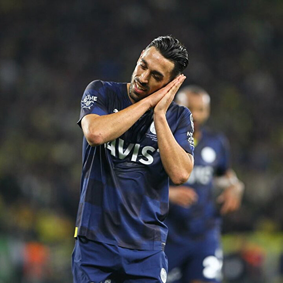 Gazeteci Gökhan Dinç'in haberine göre; İrfan Can Kahveci, Beşiktaş'tan gelen teklifi kabul etti. Jose Mourinho'nun İrfan hakkındaki raporu bekleniyor.<br>