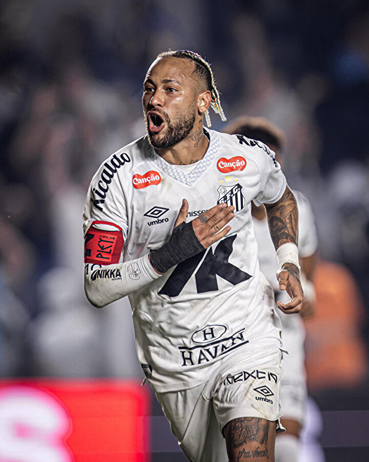 Brezilya Serie A'nın 14. hafta maçında Santos, lider Flamengo'yu Neymar'ın 84. dakikada attığı gol ile 1-0 mağlup etti.<br>