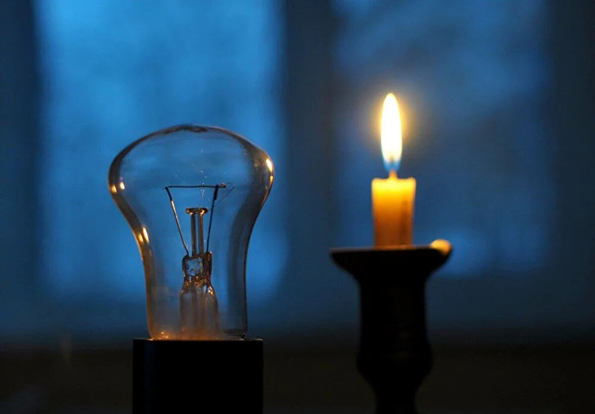 AYEDAŞ da Anadolu Yakası için planlı elektrik kesintisi <br>programını paylaştı. Elektrik kesintileri İstanbul'un Kadıköy, Ataşehir, Üsküdar, Kartal gibi ilçelerinde etkili olacak. Kesinti yapılacak mahalleler ve saat aralıkları AYEDAŞ’ın resmi sitesinde yayımlandı.