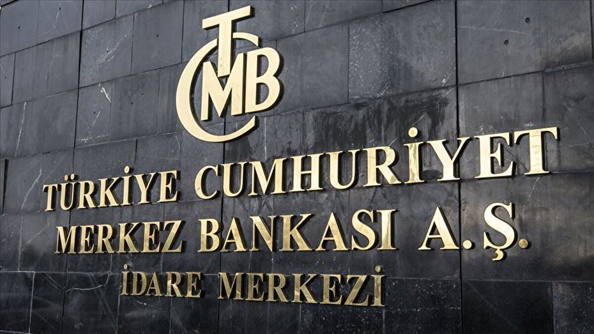 Ekonomistlerin faiz beklentisi ne yönde?<br><br>AA Finans analistlerinin görüşlerine göre, son açıklanan enflasyon verileri Merkez Bankası’nın Temmuz ayında faiz indirimi yapabileceği beklentisini artırdı. Ekonomist Haluk Bürümcekçi, özellikle mevsimsellikten arındırılmış TÜFE göstergelerinin haziran ayında yavaşlama sinyalleri verdiğini, bu durumun politika faizinde 250 baz puanlık bir indirime kapı aralayabileceğini ifade etti. Ancak Merkez Bankası'nın küresel ve yerel riskleri dikkate alarak temkinli bir faiz indirim politikası uygulaması da bekleniyor.